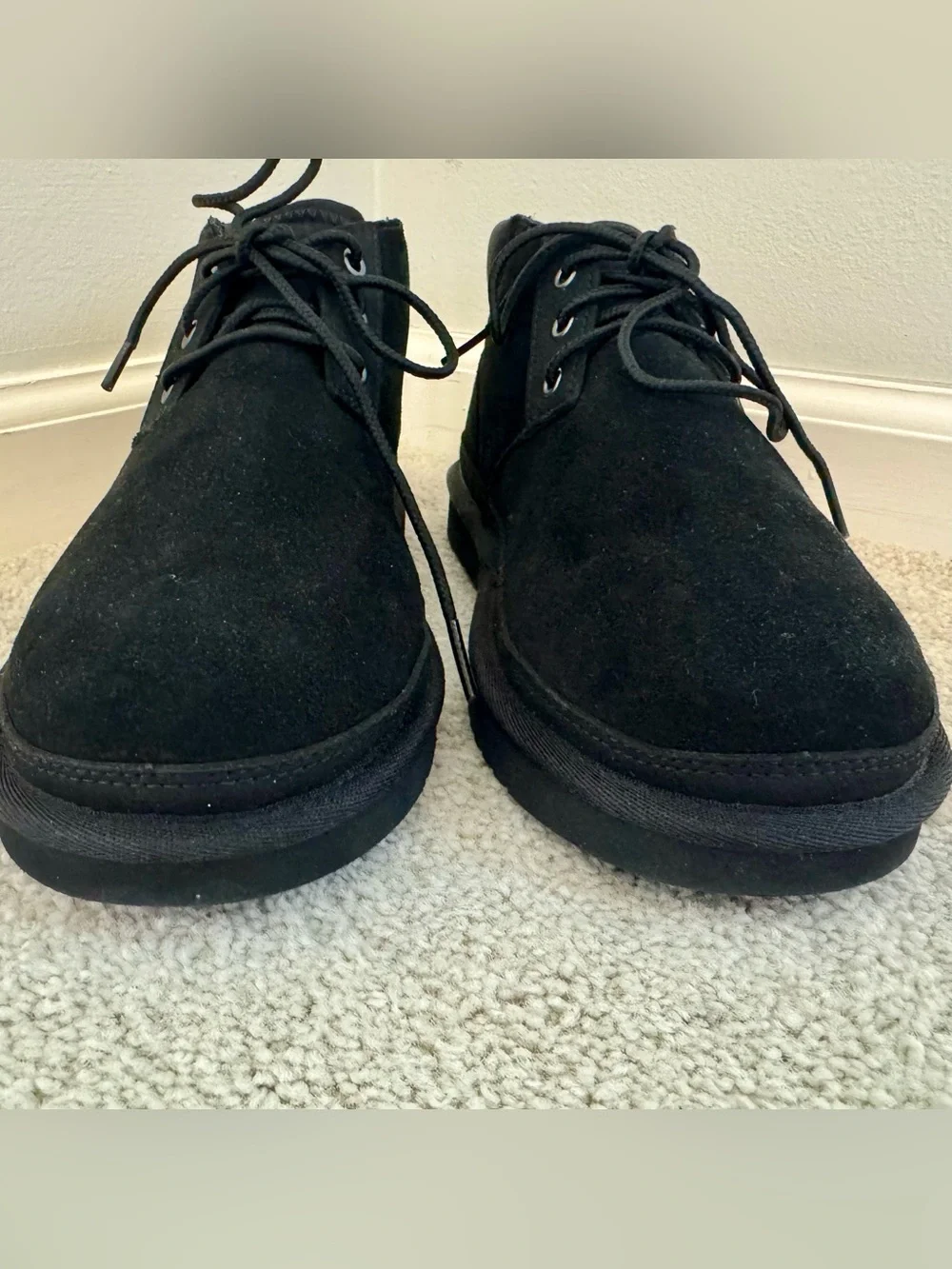 Koolaburra by UGG Boys' Advay Black Suede Boots - size youth 5